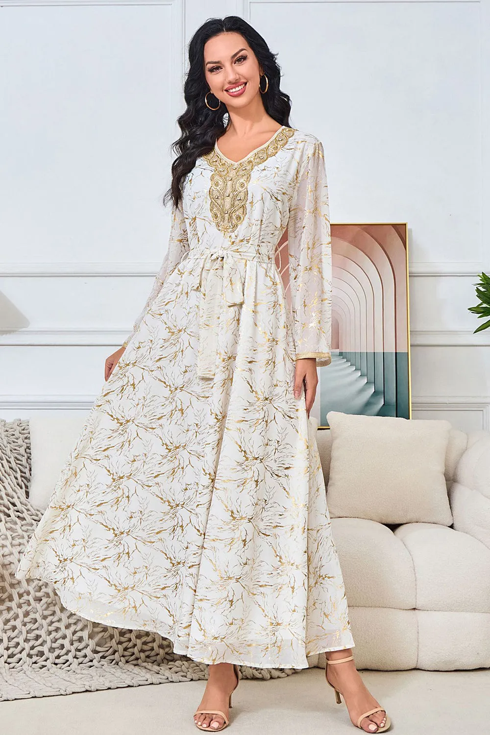 Blanc et doré Mousseline de soie imprimée long caftan marocain