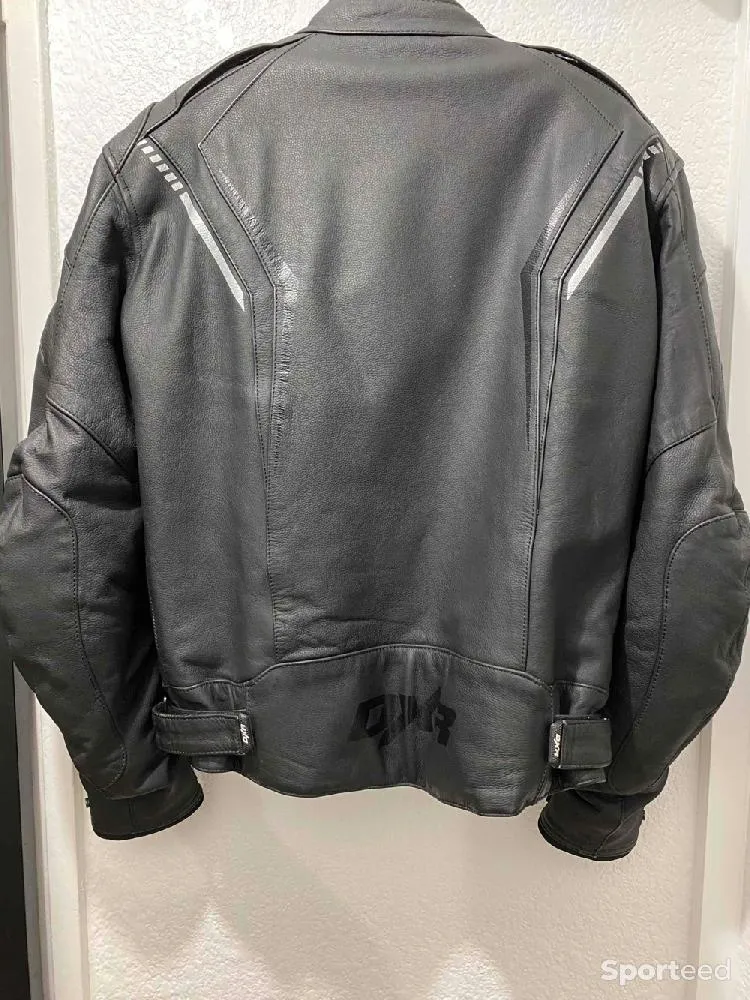 Blouson de moto d'occasion Ajouté le : 01/02/2023