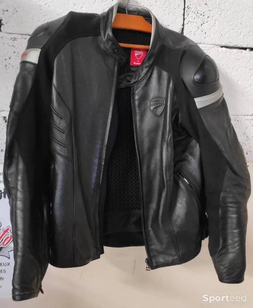 Blouson Ducati By Dainese d'occasion Ajouté le : 13/09/2024