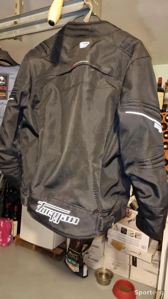 Blouson motard  d'occasion Ajouté le : 07/11/2023