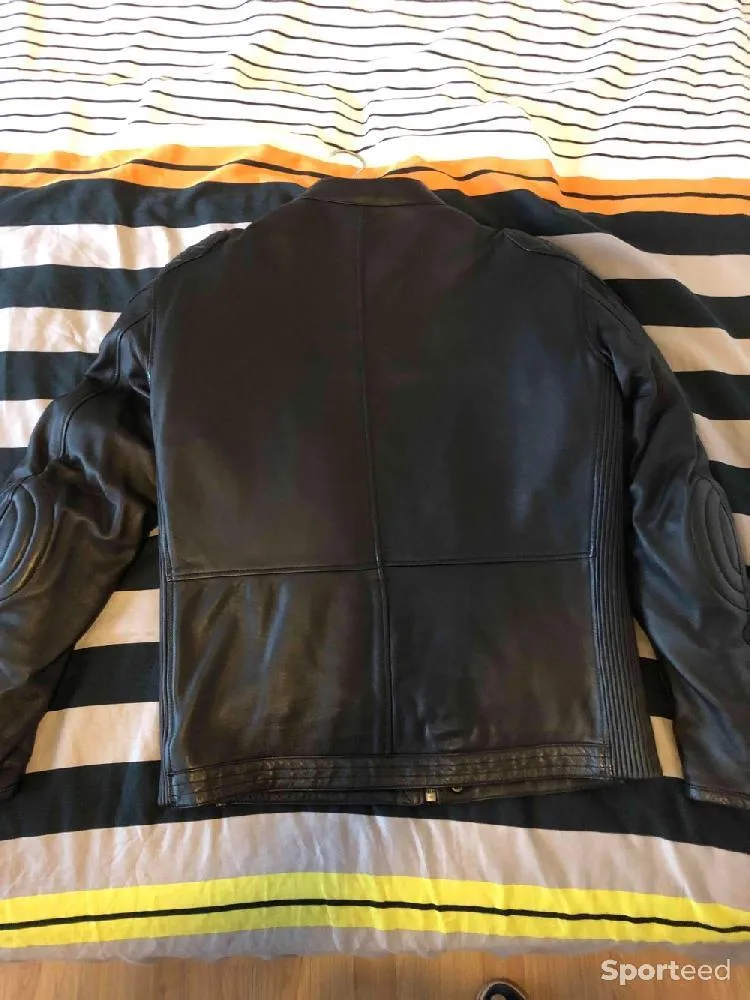 Blouson moto cuir BLH d'occasion Ajouté le : 11/10/2022