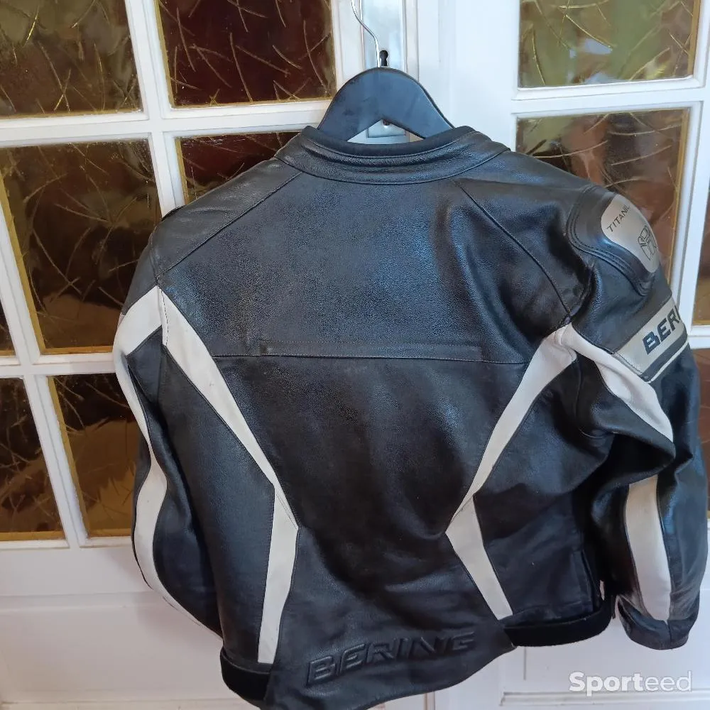 Blouson moto cuir d'occasion Ajouté le : 20/04/2024