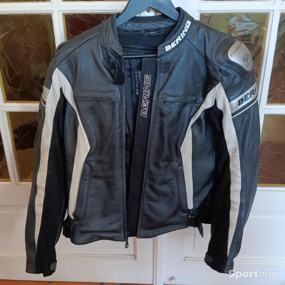 Blouson moto cuir d'occasion Ajouté le : 20/04/2024