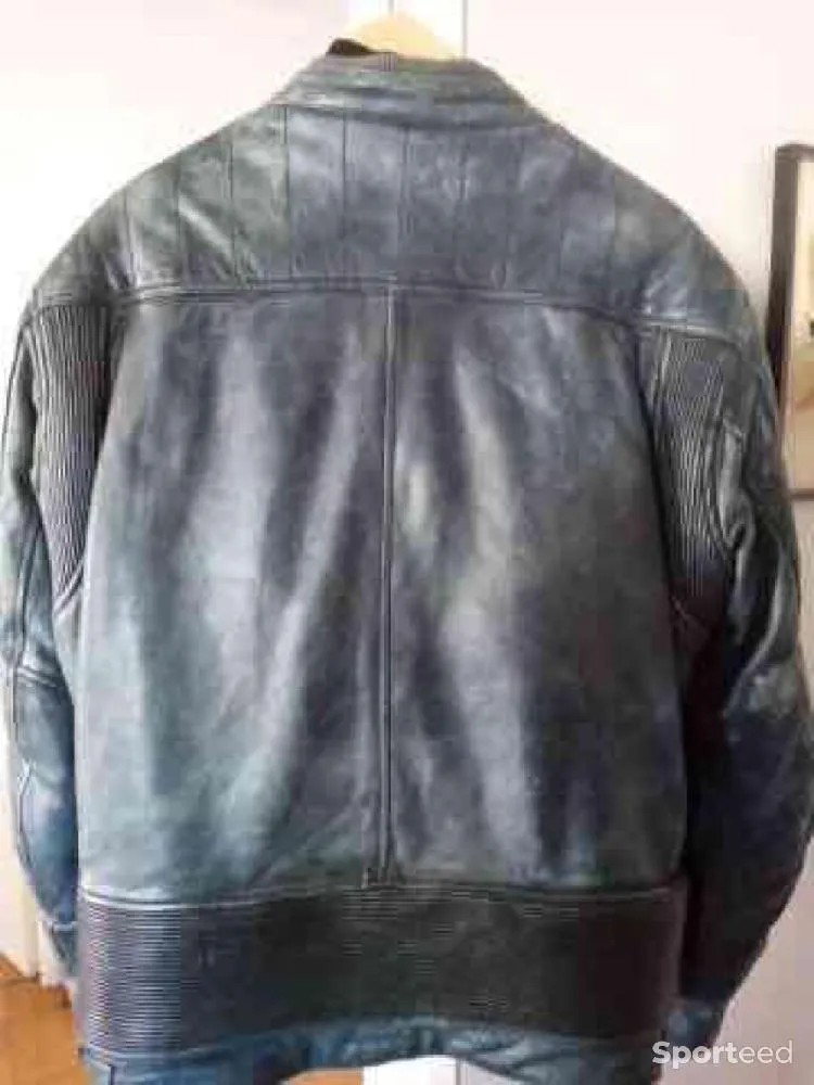 Blouson moto cuir helstons cruiser  d'occasion Ajouté le : 01/03/2022