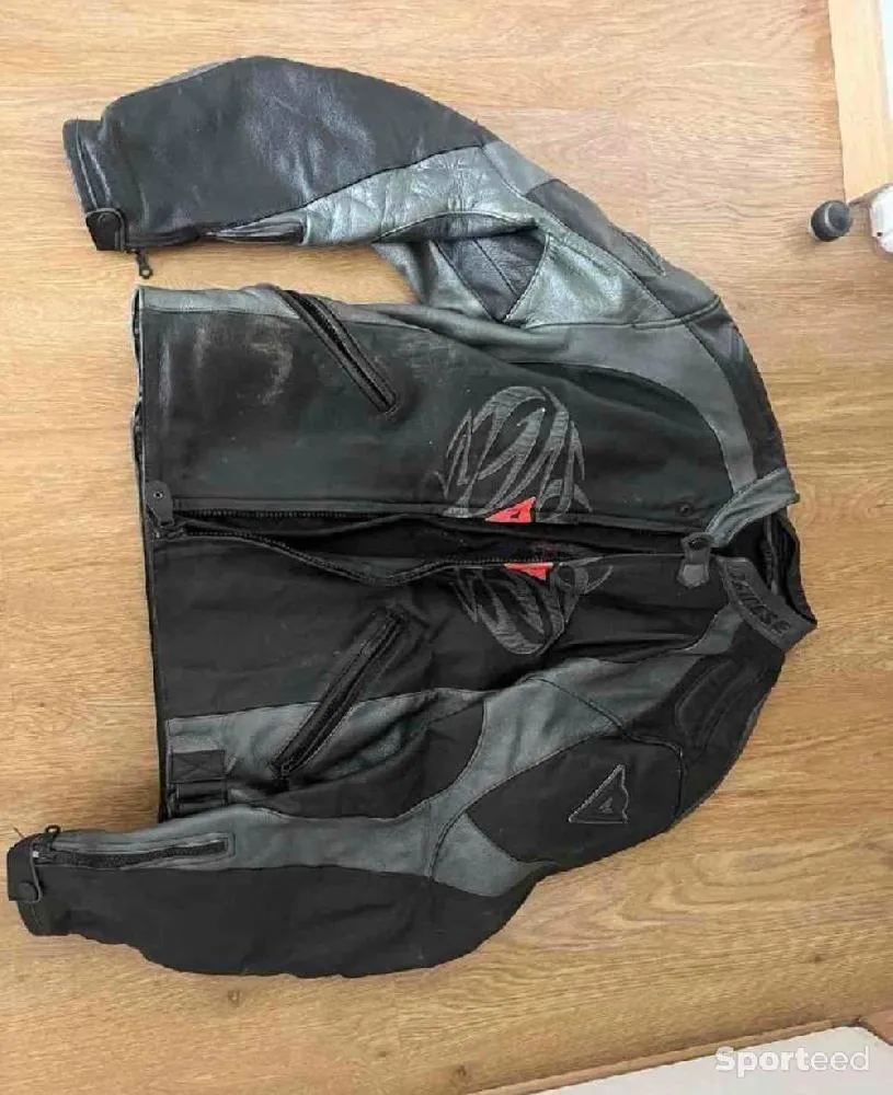 Blouson moto  d'occasion Ajouté le : 06/10/2024