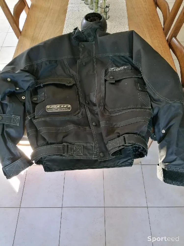  Blouson moto noir kenny d'occasion Ajouté le : 27/05/2022