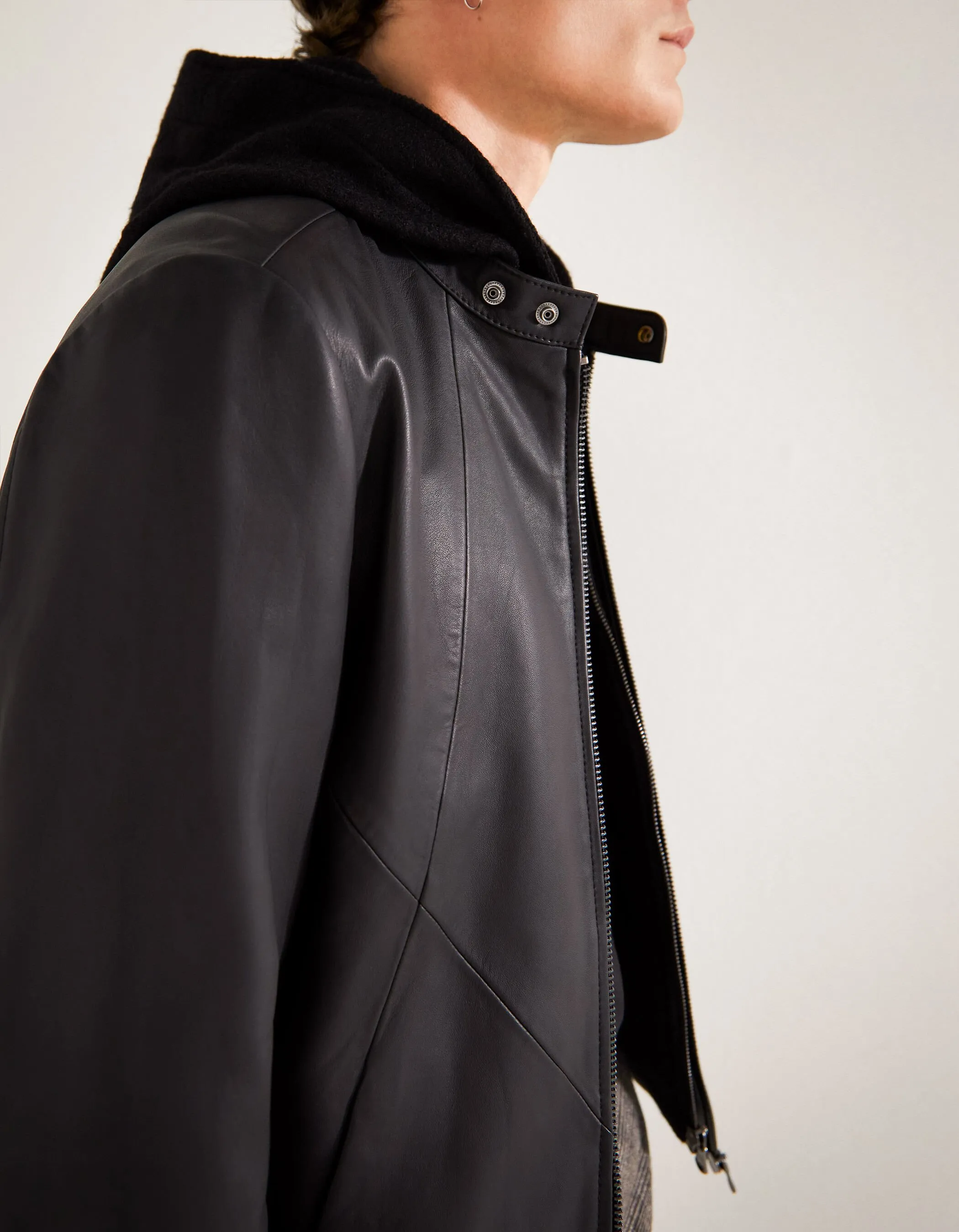 Blouson noir en cuir avec découpes Homme