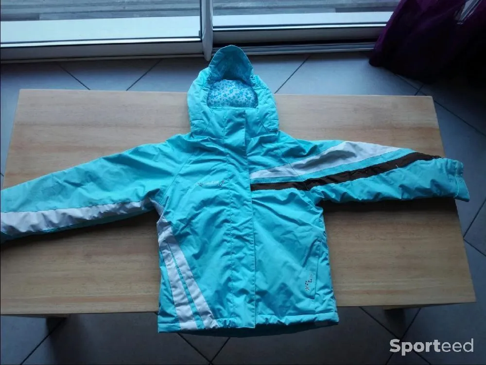 Blouson ski 10 ans d'occasion Ajouté le : 20/10/2022