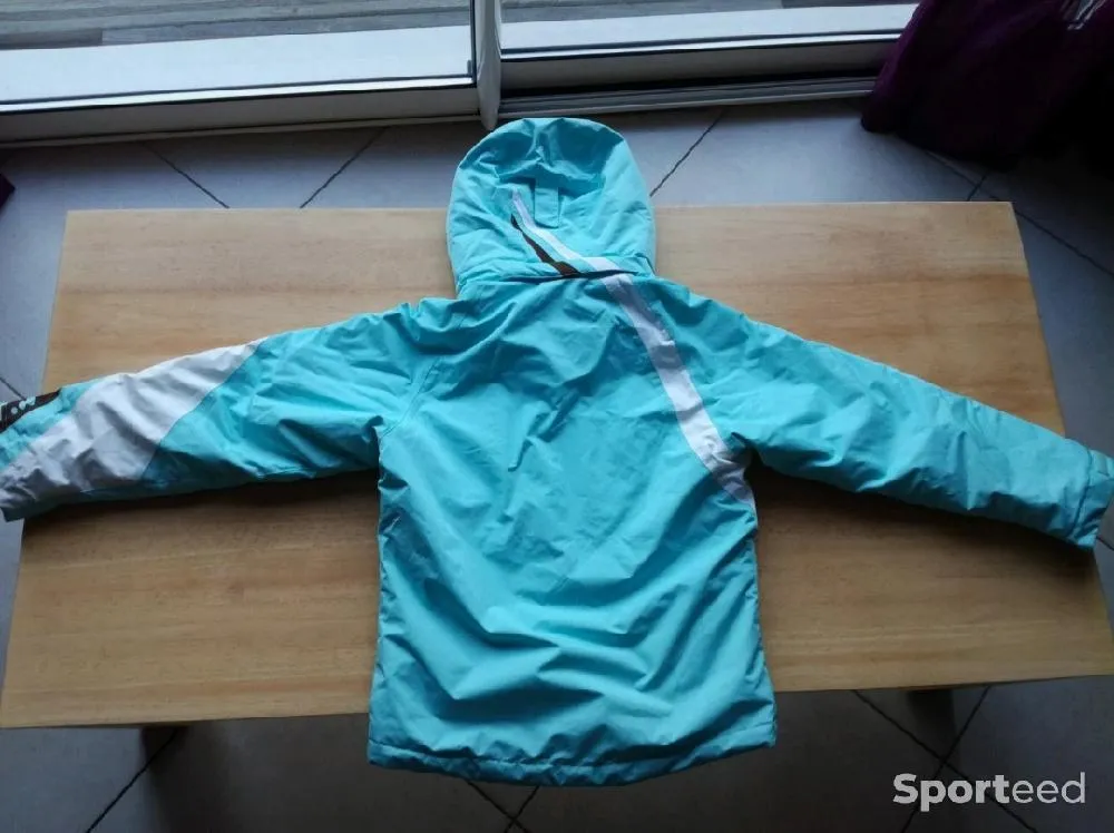 Blouson ski 10 ans d'occasion Ajouté le : 20/10/2022