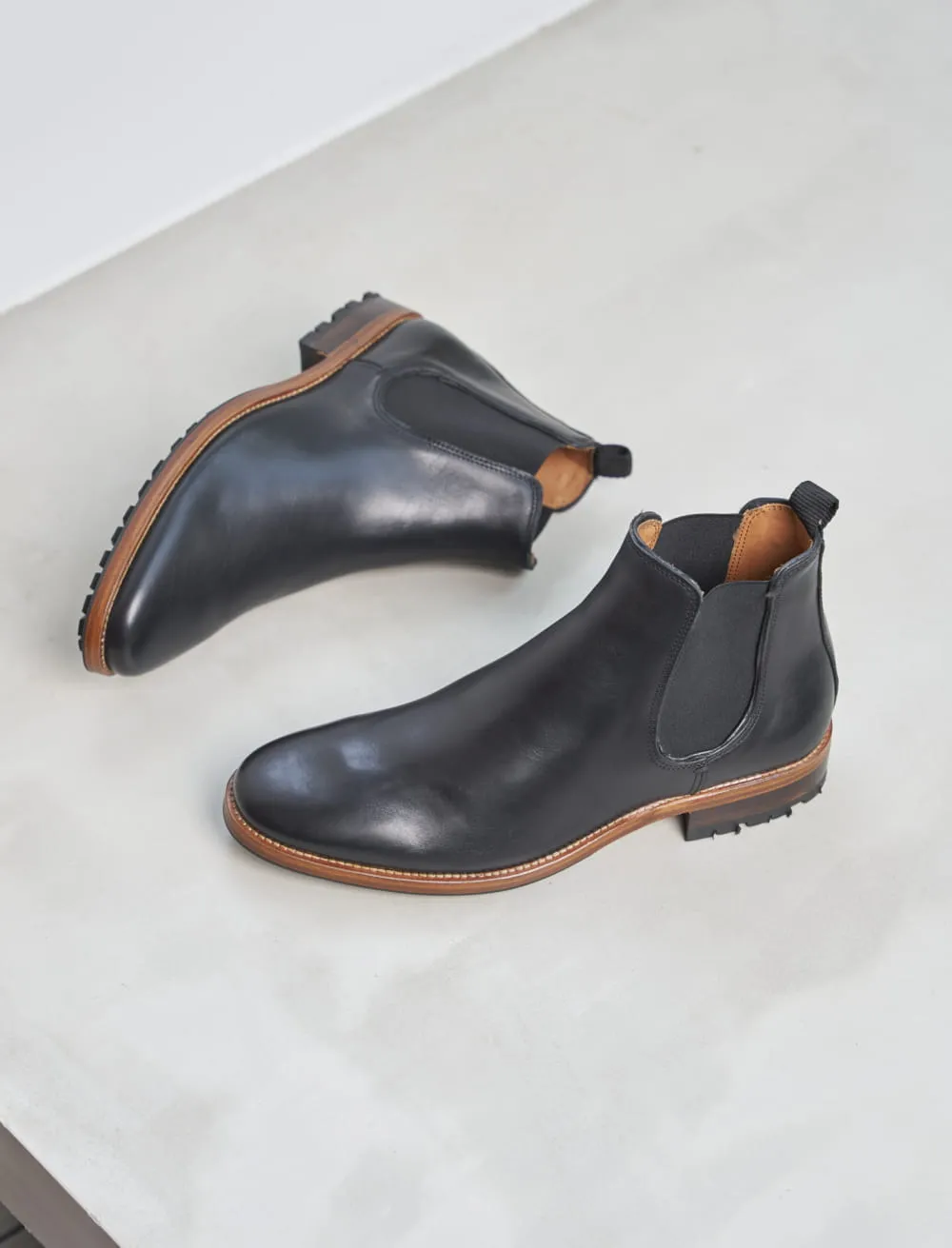 Bottines chelsea Cuir pour homme: L'Homme Pressé Commando Cuir Noir à crampons