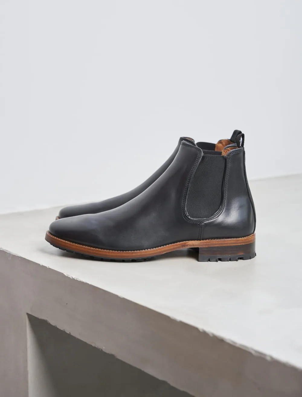 Bottines chelsea Cuir pour homme: L'Homme Pressé Commando Cuir Noir à crampons