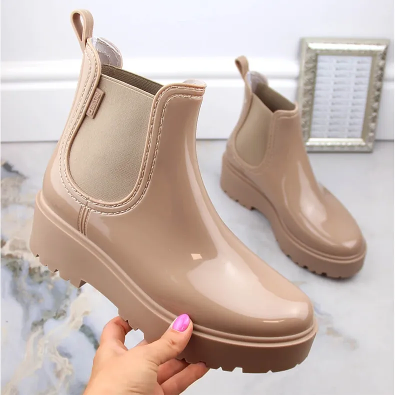 Bottines chelsea femme laquées sur plateforme beige Big Star MM274396