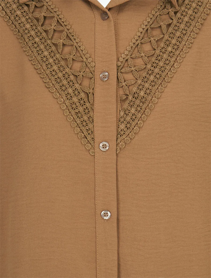 Chemise fluide à empiècement en crochet - Camel