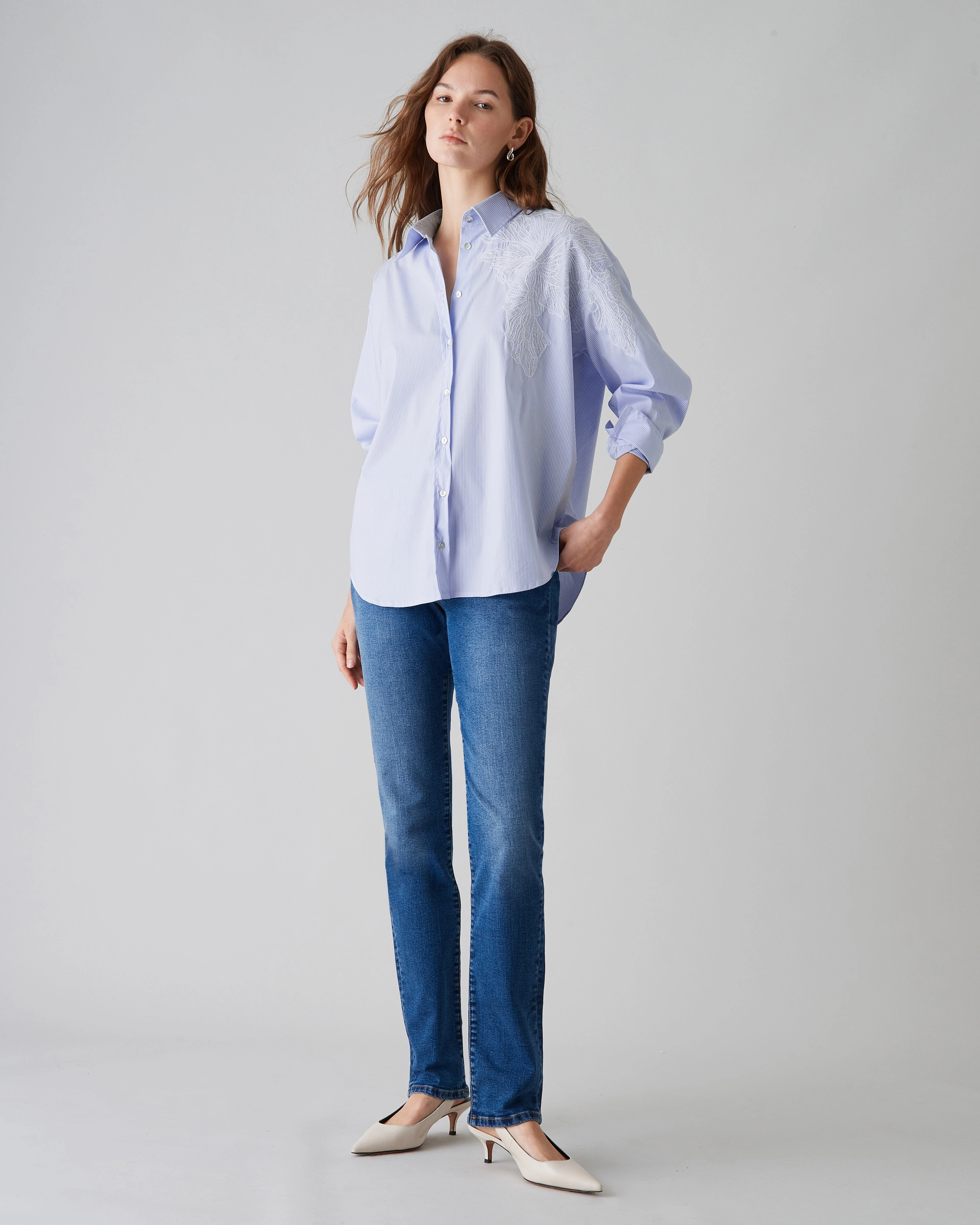 Chemise oversize avec fleur en dentelle