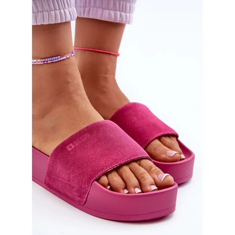 Claquettes en daim pour femmes sur la plateforme Big Star NN274A672 Fuchsia rose