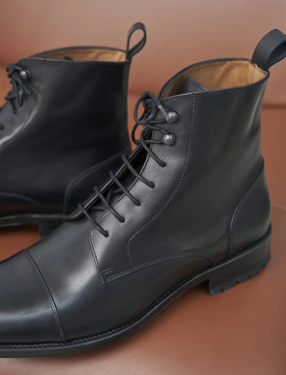 Combat boots pour homme: L'homme Inconscient en Cuir Lisse Noir