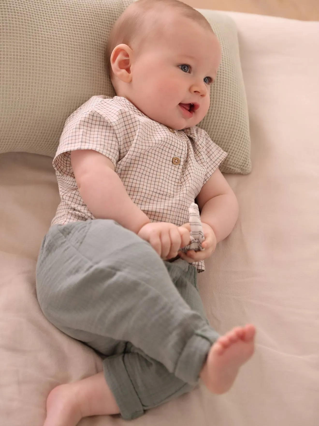 Ensemble t-shirt et pantalon en gaze de coton naissance vert de gris - Vertbaudet