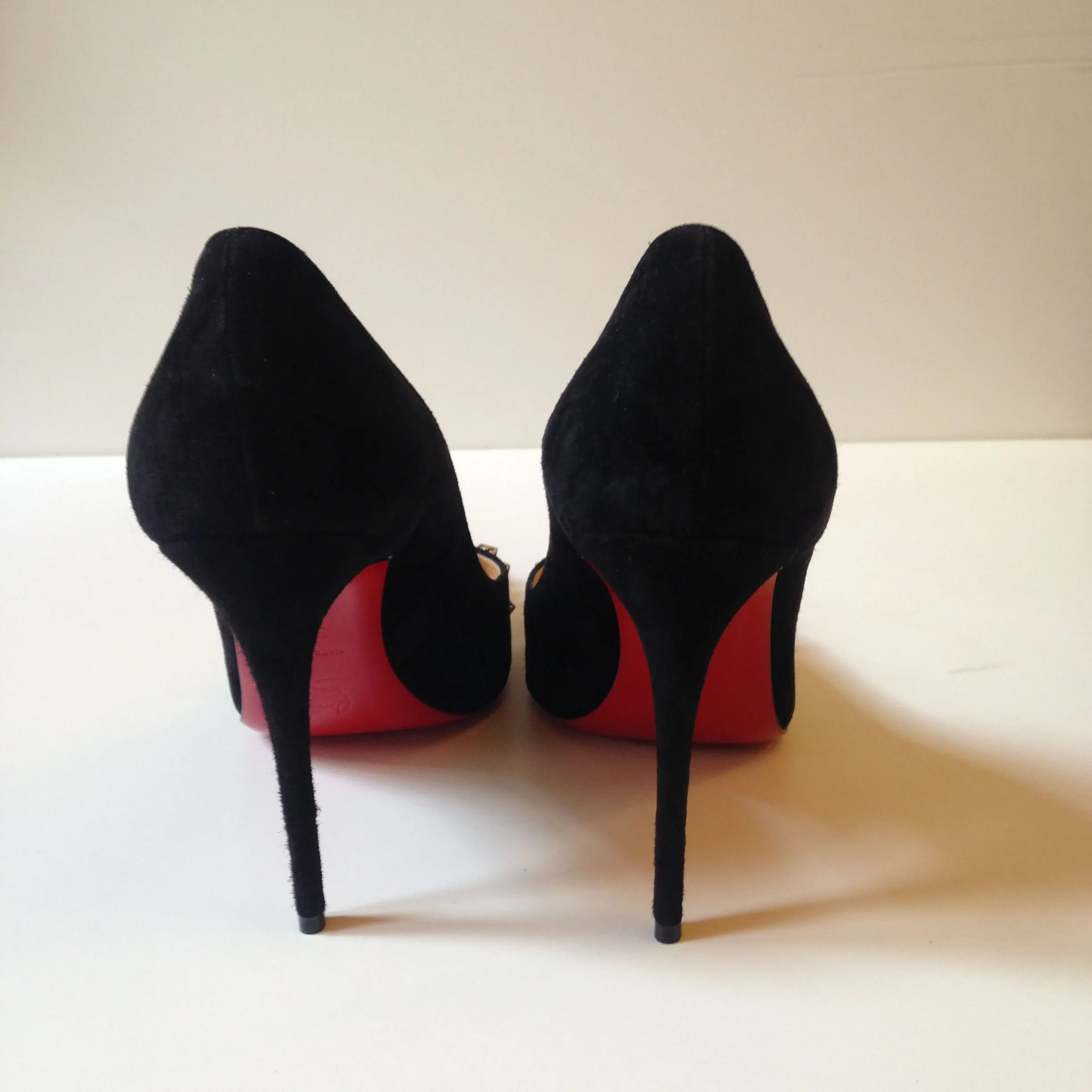 Escarpins en daim Spikyshells – CHRISTIAN LOUBOUTIN