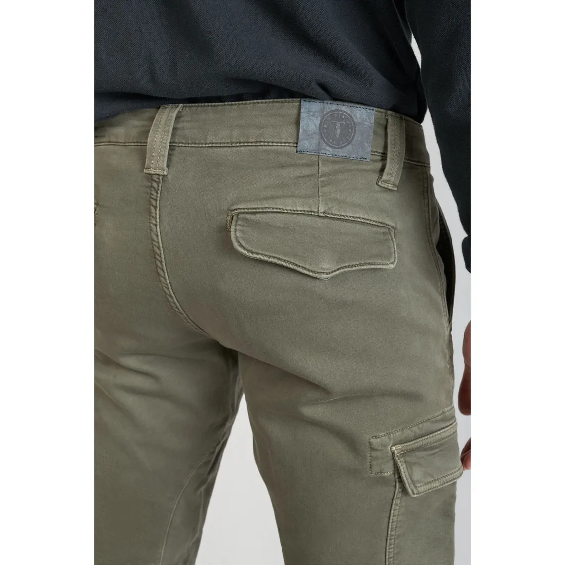 Koge Army Jogg tapered arqué kaki vert en coton Seth Le Temps des Cerises - Pantalon Homme sur MenCorner