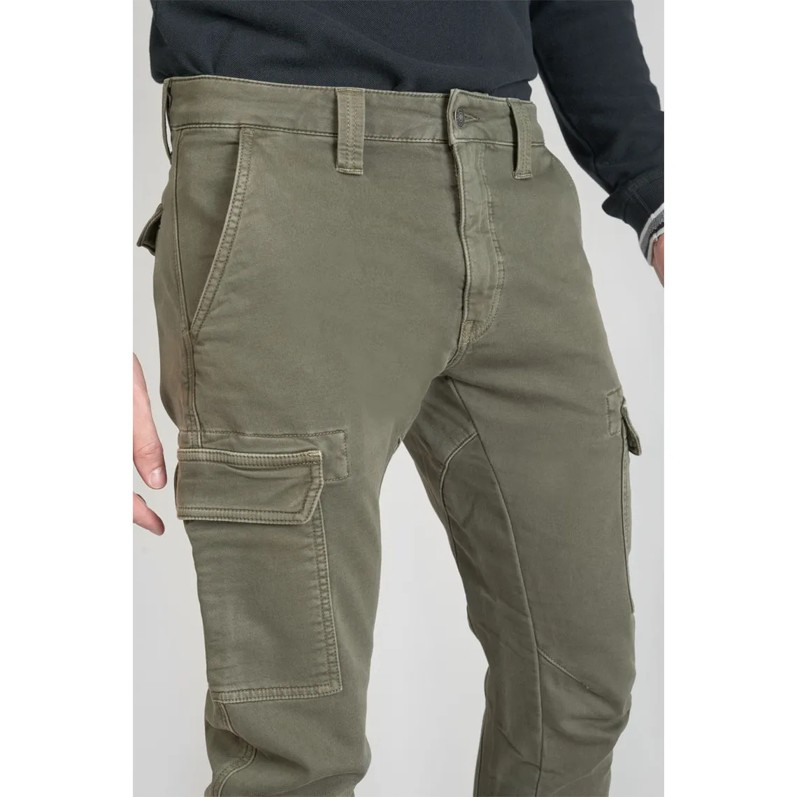 Koge Army Jogg tapered arqué kaki vert en coton Seth Le Temps des Cerises - Pantalon Homme sur MenCorner