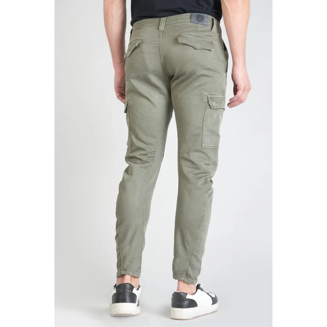 Koge Army Jogg tapered arqué kaki vert en coton Yann Le Temps des Cerises - Pantalon Homme sur MenCorner