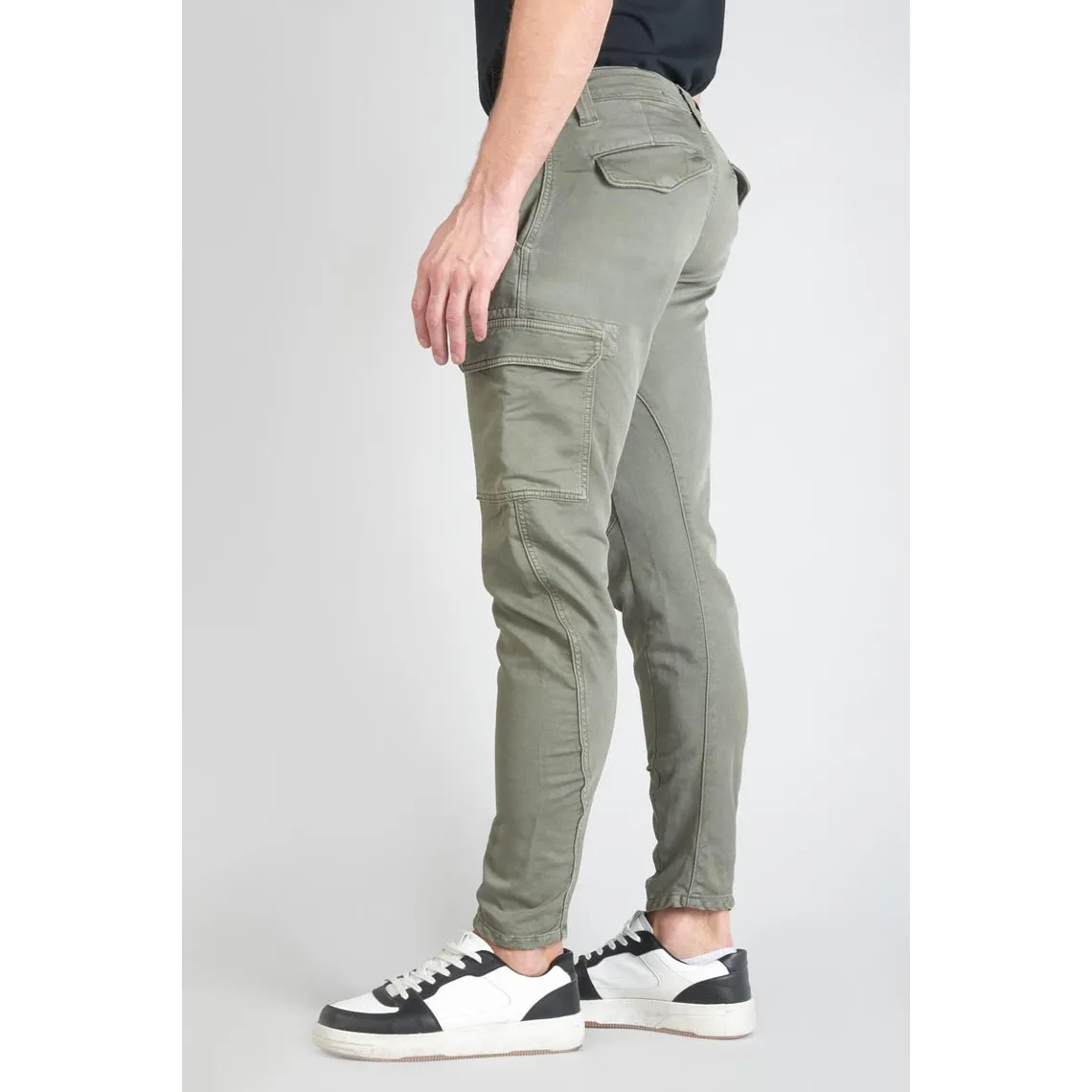 Koge Army Jogg tapered arqué kaki vert en coton Yann Le Temps des Cerises - Pantalon Homme sur MenCorner