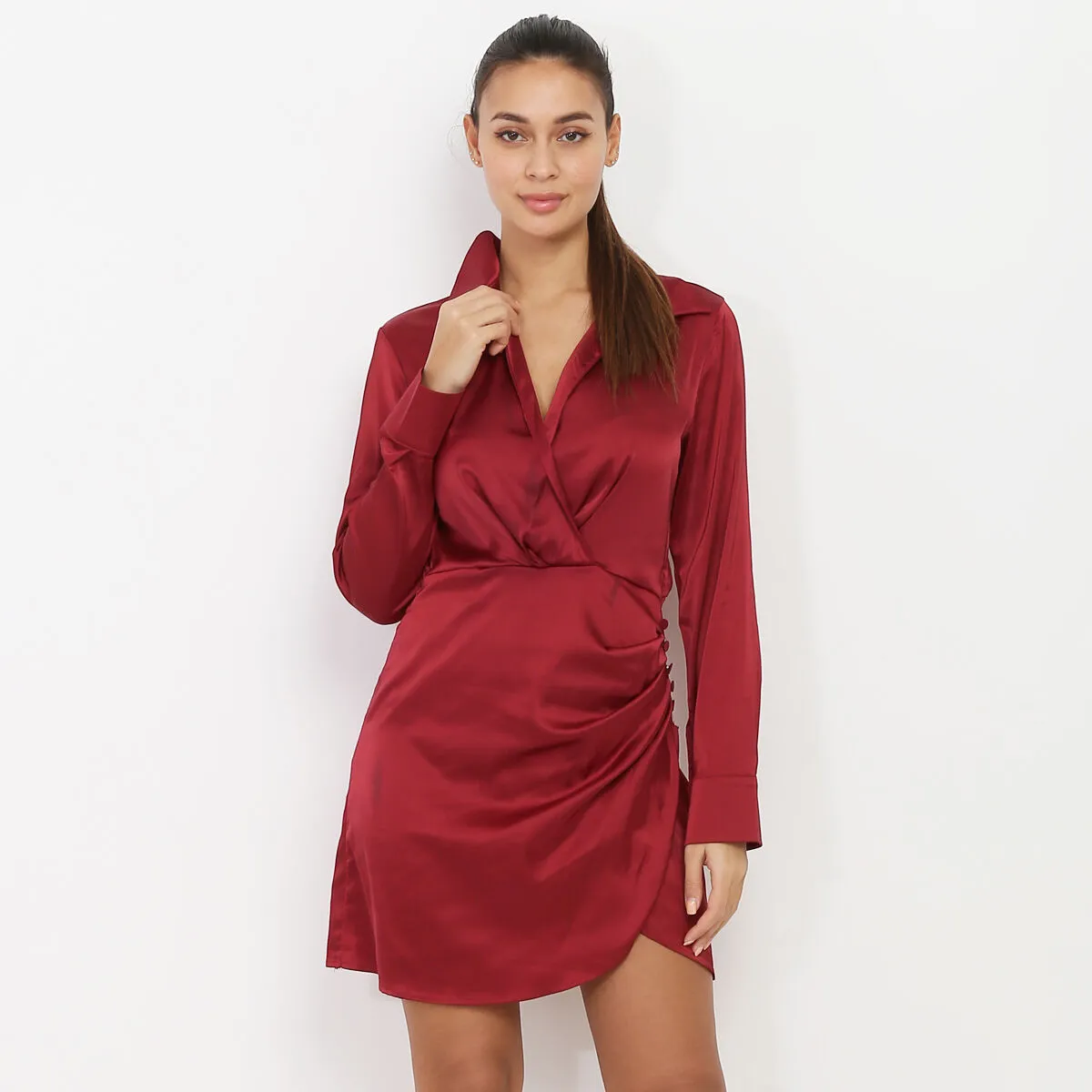 Robe satinée cache coeur à boutons- Bordeaux