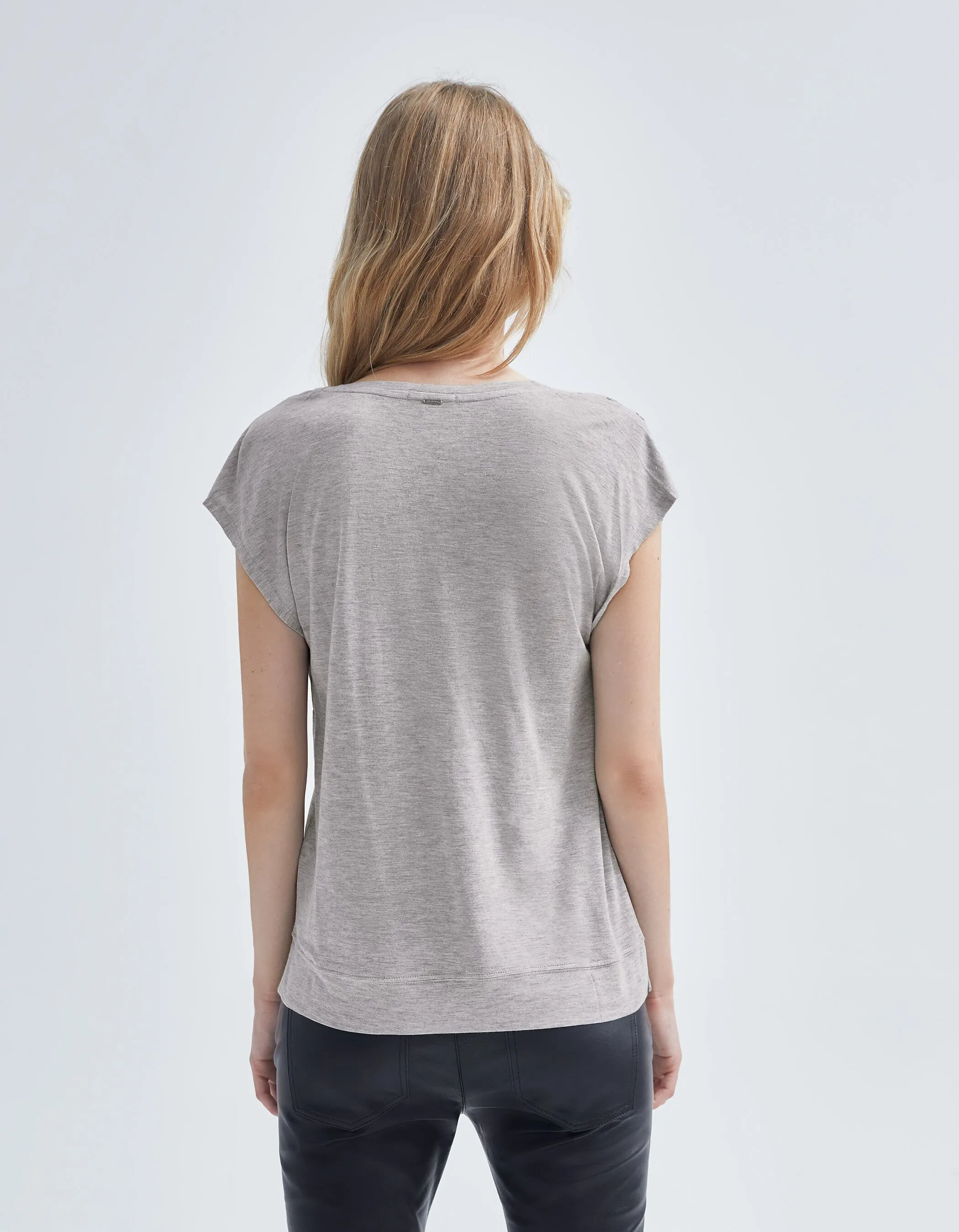 Tee-shirt gris chiné lurex épaules cloutées Femme