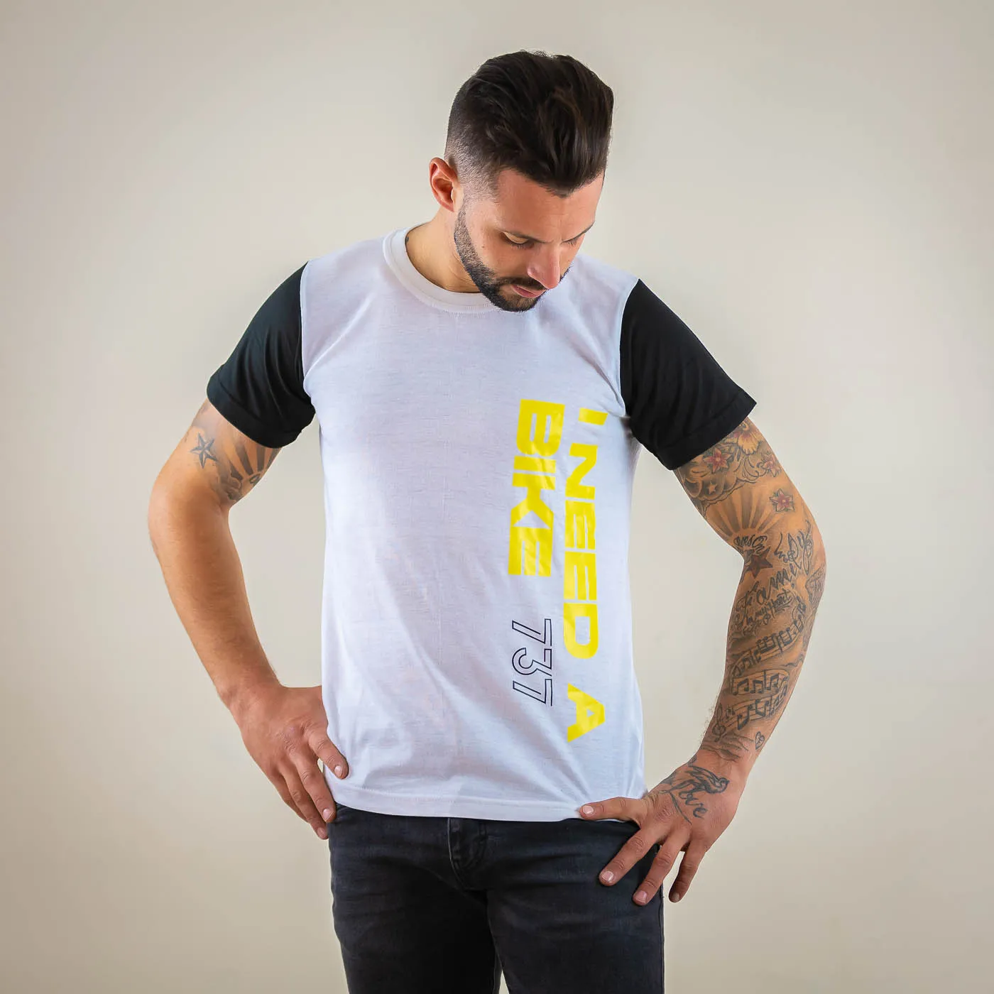 Tee-shirt I NEED A BIKE - Bicolore manche noire écriture jaune - Shop 737 Performance